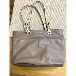 Michael Kors Leather Purse #1509 / Taupe